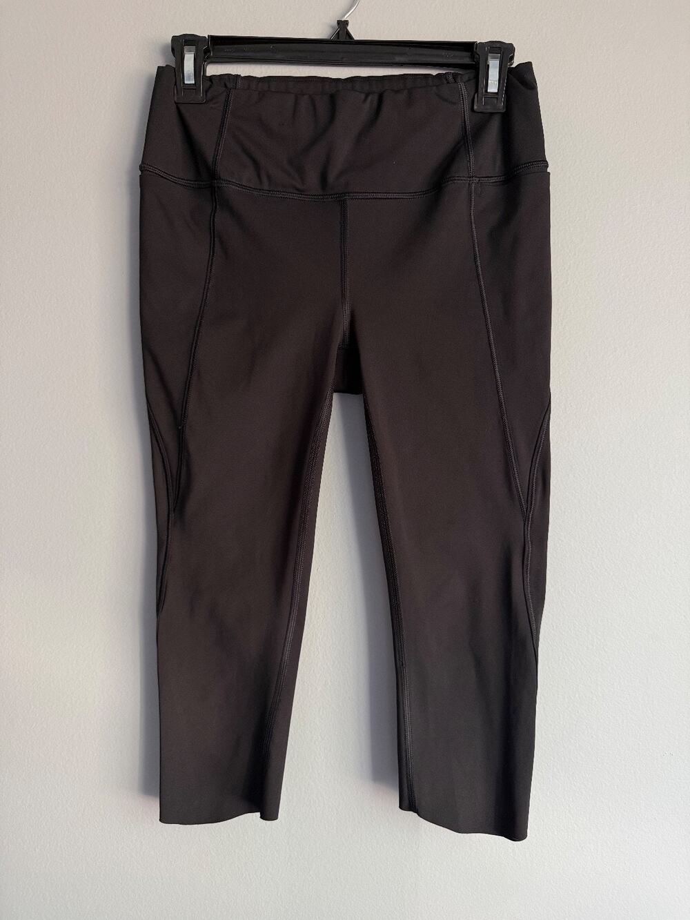 Athleta Black Capri Leggings Women XS Pockets Athleisure Pilates Yoga Workout